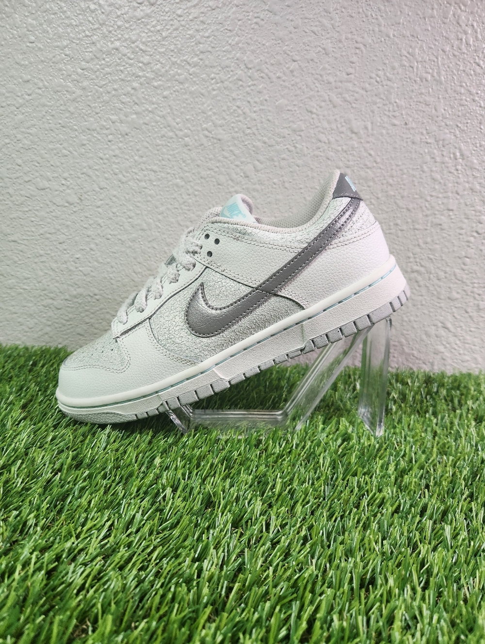 Nike Dunk Low Retro SE   (SZ 6.5M) (SZ 8 WMN) White/Glacier Ice/Gray/Silver